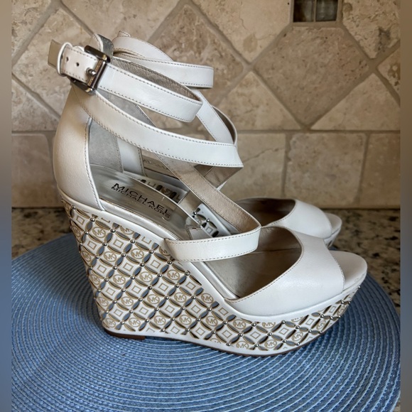 MICHAEL Michael Kors Off-White and Gold Wedge Platform Logo Patterned Sandals - Picture 2 of 13